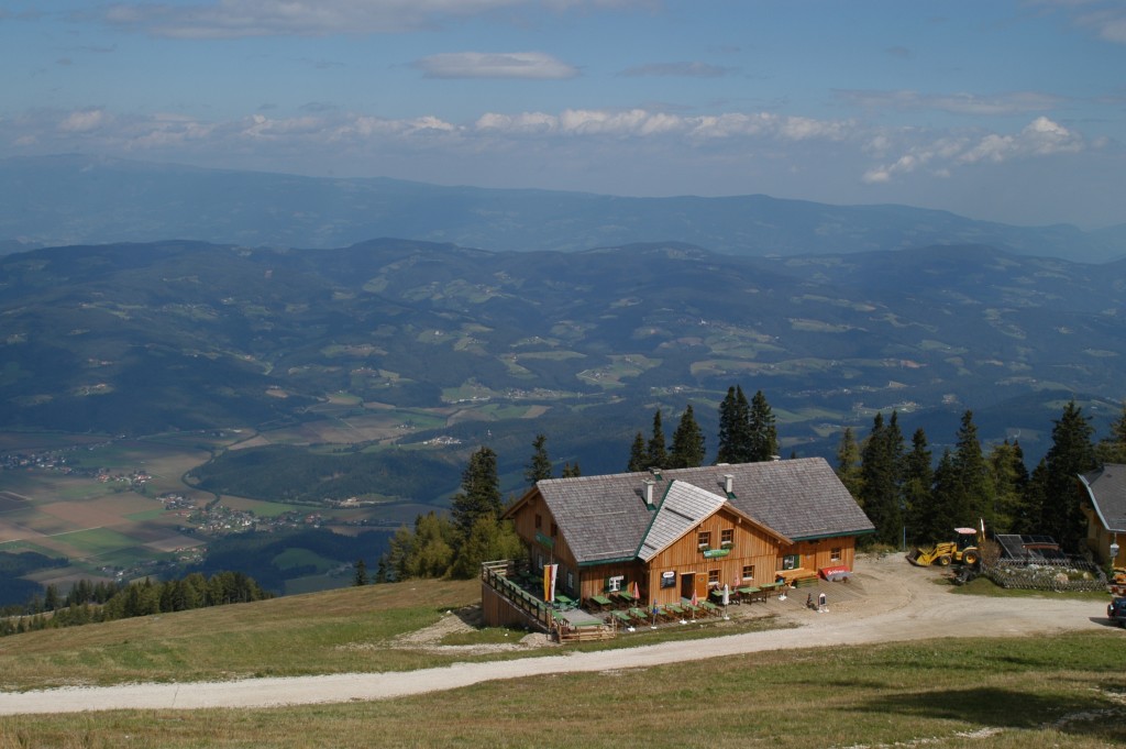 wide-distant-view-mountains-view-wallpaper